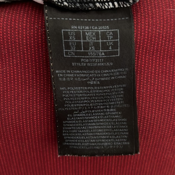 Guess form fitting dress - Picture 4 of 4